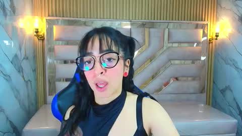 Zoe  online show from October 3, 3:59 am