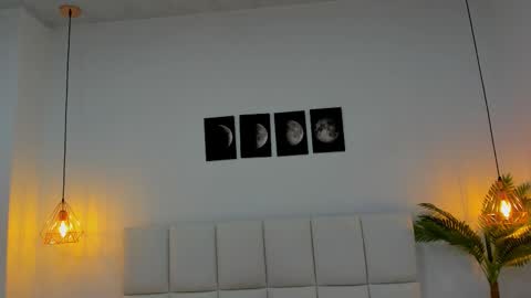 Zoe online show from November 4, 12:01 am