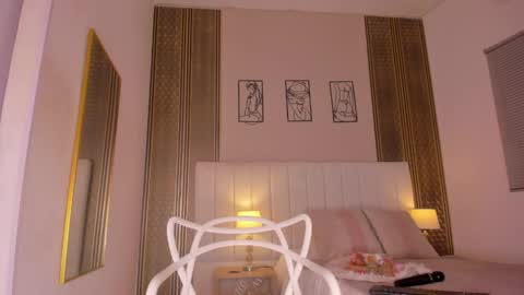 Hi guys i am Zoe  online show from February 21, 11:35 am