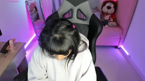 zoe_sullivan_ online show from February 2, 12:24 pm