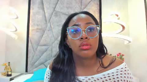 Zoe online show from July 8, 12:30 pm