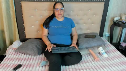 zoedeleon online show from May 4, 7:53 pm