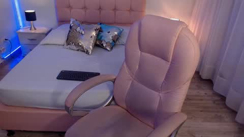 zoe online show from November 25, 3:05 am