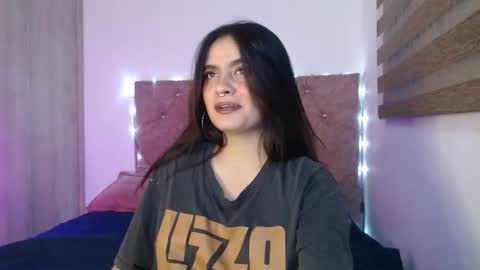 Zoee online show from February 4, 4:27 am