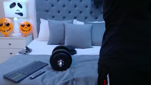 Zoe Krug online show from October 16, 4:17 pm