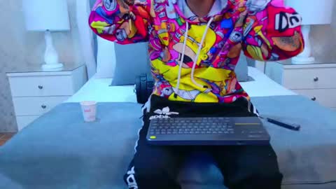 Zoe Krug online show from November 4, 12:28 pm