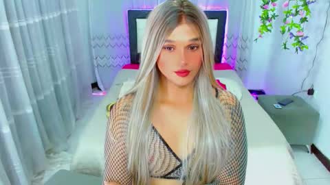 zoeschmmit online show from May 14, 3:48 am