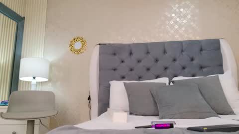 ZoeWilliis online show from May 15, 5:20 pm
