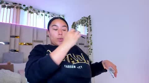 zoey thommpson online show from February 25, 9:18 pm