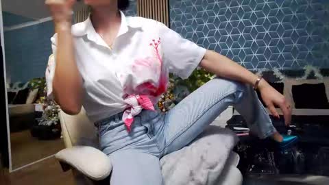 Zoey online show from December 14, 7:20 pm