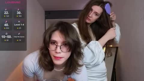 Zoria and Luna online show from March 5, 1:53 pm