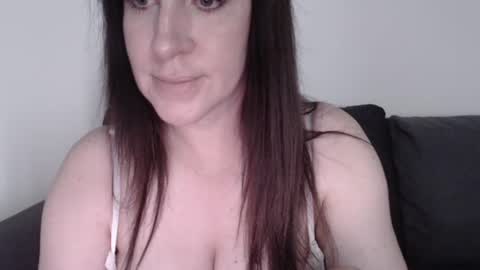 zoibee online show from July 24, 3:31 pm