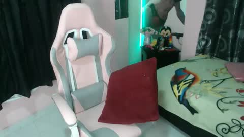 zulemapiel online show from January 7, 4:28 am