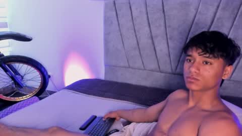 Snapshot of zyzz_1812 chatting on October 23, 5:36 pm zyzz_1812 online show from October 23, 5:36 pm