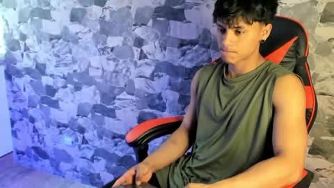 zyzz_1812 online show from July 18, 8:33 pm