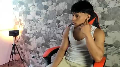 zyzz_1812 online show from June 26, 6:57 pm