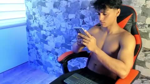 zyzz_1812 online show from July 17, 6:10 pm
